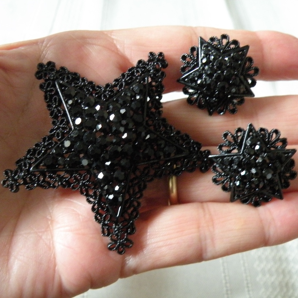Vintage Karu Arke Inc. Black Rhinestones Star Pin & Clip Earrings Set